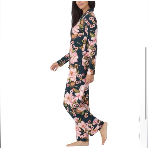 Room Service Ladies' Shawl Collar Pajamas - Picture 4 of 8